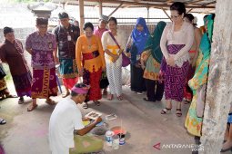 Kerajinan pelepah pisang Bali diekspor ke Spanyol
