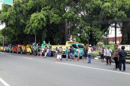 Penambang pasir tradisional di Kediri protes penambangan mekanik