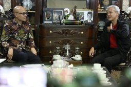 Ganjar ditawari buka warung kopi di Paris