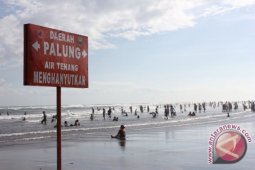 BPBD DIY ingatkan wisatawan waspada ada palung di Pantai Parangtritis