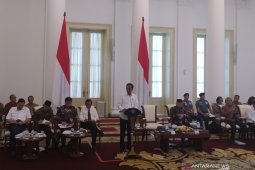Jokowi minta kementerian percepat realisasi belanja