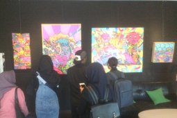 Pelukis jalanan tebarkan "Happy Hours" di Artotel Surabaya