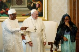 Presiden dan PM Mali ditahan tentara pemberontak