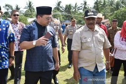 Warga Selat Nasik Antusias Kehadiran Gubernur Erzaldi Rosman