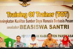 Pemkab Pamekasan dukung peningkatan SDM melalui beasiswa santri