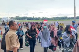 Kemenkes beri sertifikat kepada peserta observasi Corona di Natuna