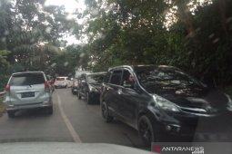 Truk mogok sebabkan antrean 2 km di Gunung Paro Aceh Besar