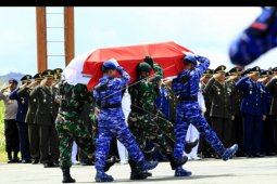 Upacara pelepasan jenazah korban heli MI-17