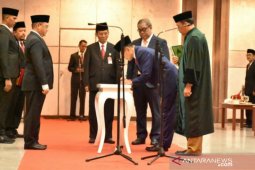 Gubernur Erzaldi melantik dan beri arahan kepada Sekda Babel