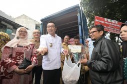 Ridwan Kamil tampung keluhan konsumen soal bawang putih saat operasi pasar