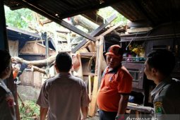 51 rumah rusak di Karawang disapu angin puting beliung