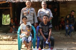Kapolres Nias Selatan bantu balita penderita  tumor