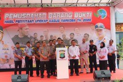 Polisi musnahkan 1,3 ton ganja dan ratusan kilo narkotika
