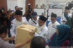 Pasangan Anang-Daus serahkan berkas dukungan ke KPU