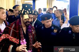 Surya Paloh disambut tari Tor-Tor Sabe-Sabe  di Padang Sidempuan