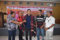 Tempati jabatan baru sebagai Wakapolrestabes Medan, insan pers Madina ulosi Irsan Sinuhaji