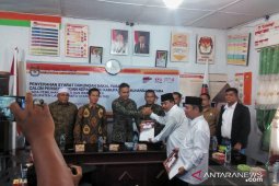 Pasangan Dwi-Sampurna serahkan dukungan ke KPU Labura