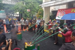 Kejaksaan Bekasi musnahkan ribuan barang bukti hasil kejahatan tahun 2019