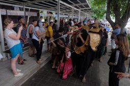 Tradisi Ngelawang Hari Raya Galungan