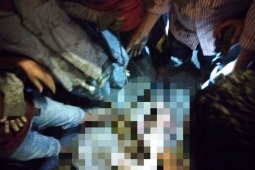 Pria kurang waras diamuk massa karena mencurigakan