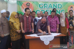 Gubernur Babel resmikan beroperasinya Distributor Center Berkah Mart
