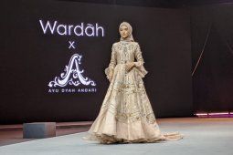 Warna-warni padang pasir di peragaan busana Muslim Fashion Festival 2020