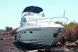 Vessel carrying five foreigners stranded on Bengkalis Island