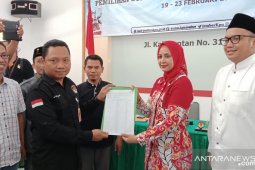Pasangan Faida-Vian serahkan berkas dukungan ke KPU Jember
