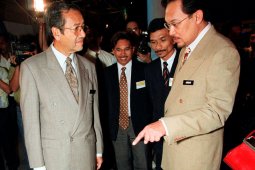 Mahathir Mohamad hari ini kembali berkantor di Putrajaya