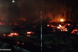 Kebakaran dini hari di Barus Utara, 3 rumah rata dengan tanah
