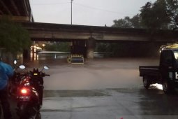Asosiasi: 20.000 truk barang di Jakarta lumpuh akibat banjir