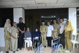 Bupati Bangka, Mulkan salurkan bantuan sosial program "Seribu Berkah"