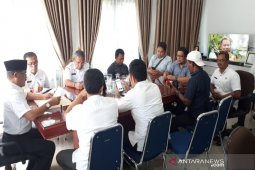 Dinilai terlibat pengajian Tariqot yang mengajarkan ajaran sesat. Kades Rumbio diberhentikan