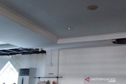 Ade Yasin kesal, Masjid Agung Baitul Faidzin baru setahun sudah rusak