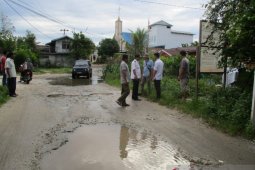 Pemkab Landak tingkatkan badan jalan Pasar Laut tahun ini