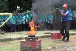 Pemkot Madiun latih ibu-ibu PKK tentang pemadaman kebakaran