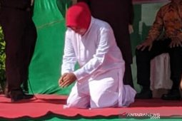 Pasangan nonmuhrim jalani eksekusi cambuk di Abdya