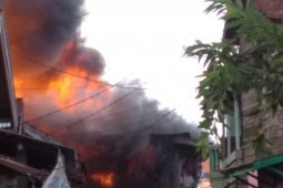 Belasan rumah di Rawasari Kota Jambi terbakar