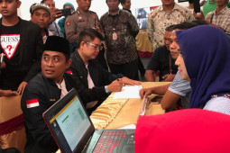 KPU : Pasangan Bacawali Surabaya Yasin-Gunawan masih lalui dua tahap