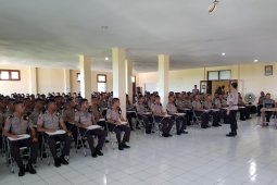 Wakapolda Malut bekali ratusan Bintara Polri