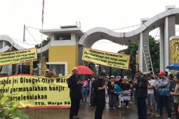 Spring Garden Residence Bekasi disegel penghuni, kesal dengan pengembang