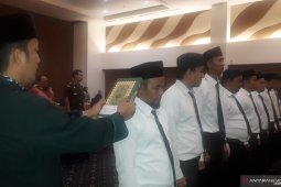 KPU Bangka Tengah kukuhkan 30 anggota Panitia Pemilihan Kecamatan