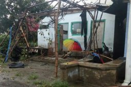 Puluhan rumah di Kediri rusak diterjang angin kencang