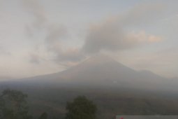 Gunung Semeru luncurkan tujuh kali  guguran lava pijar