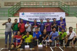 13 ganda ramaikan kejuaraan bulu tangkis antarwartawan