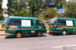 Sopir angkot 'ngeluruk' dewan soal angkutan desa