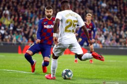 Taklukan Barcelona 2-0, Real Madrid puncaki La Liga