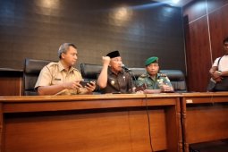 Wali Kota minta warga Depok tetap tenang dan jangan panik dengan virus corona