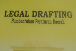Ketua FPG DPRD Kalsel sosialisasi "legal drafting"
