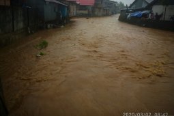 Warga Manokwari siaga antisipasi banjir luapan sungai Wosi